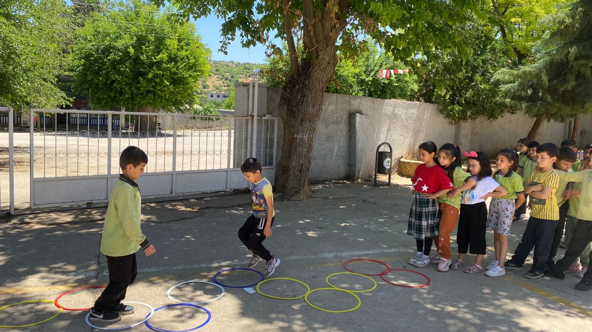 GELENEKSEL ÇOCUK OYUNLARI ŞENLİĞİ KAPSAMINDA OKULUMUZDAN KARELER